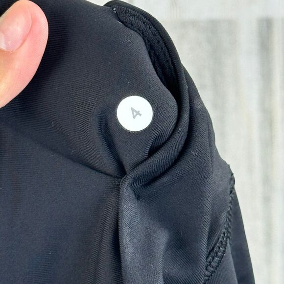 Lululemon Ladies Size 4 Black/Grey Cheetah Cropped Pockets Leggings - Picture 8 of 8